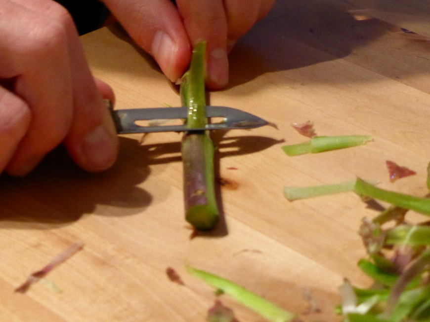 Peeling the asparagus for the asparagus tagliatelle.