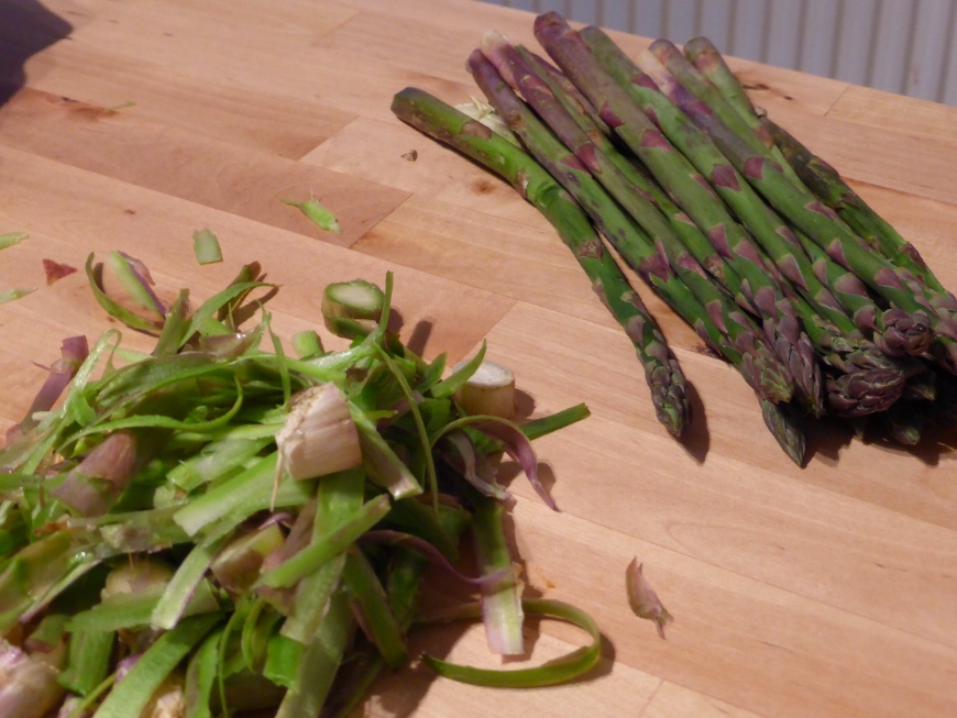 Asparagus and peels for the asparagus tagliatelle.