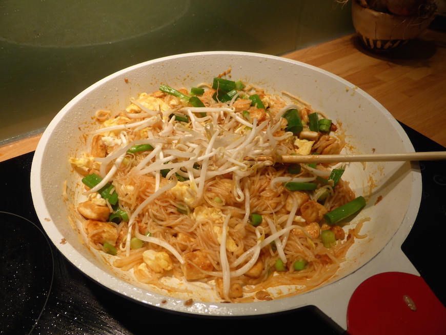 The noodles, sauce, spring onions, tofu, eggs and bean sprouts a pan